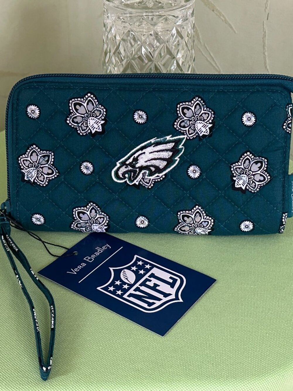 VERA BRADLEY NFL EAGLES RFID WRISTLET:NWT PHILADELPHIA EAGLES